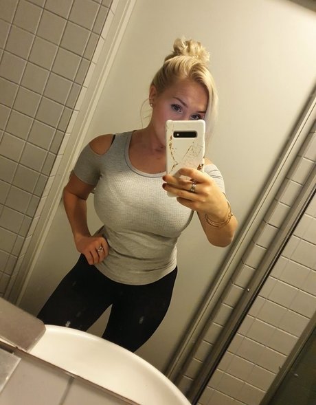 Nacktes geleaktes OnlyFans-Foto von Emilia Linden