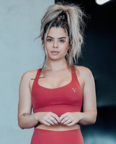 Foto di nudo di fuga di OnlyFans di Laurie Doucet  Lauriedou7