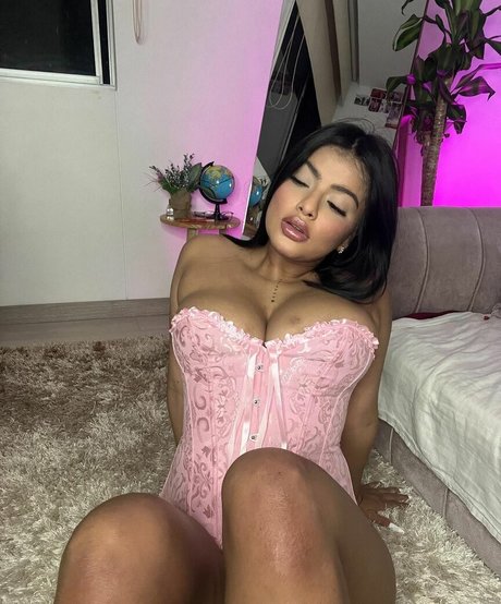 Обнаженная фотография утечки OnlyFans от Carameloxox