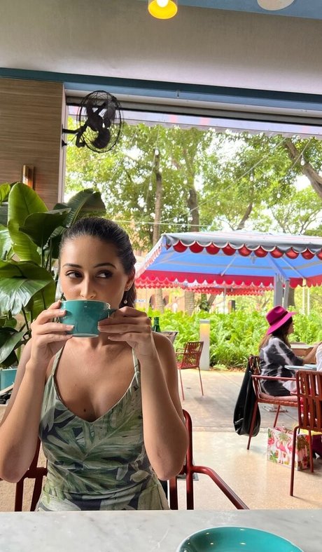 Nahá fotka uniklých OnlyFans od Serena Milan