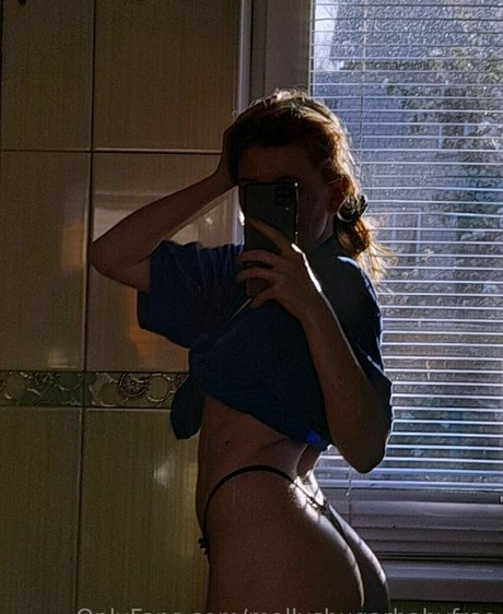 Mollyshugarbabyfree OnlyFans泄露裸照