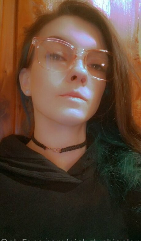 Foto di nudo di fuga di OnlyFans di Pinkplushieplants