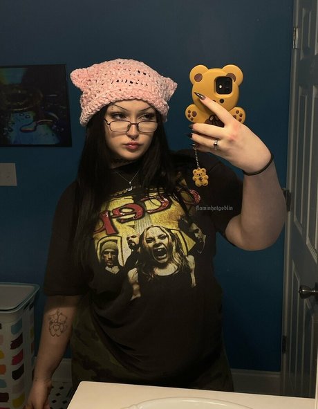 Naken lekkede OnlyFans-bilde av Flaminhotgoblin