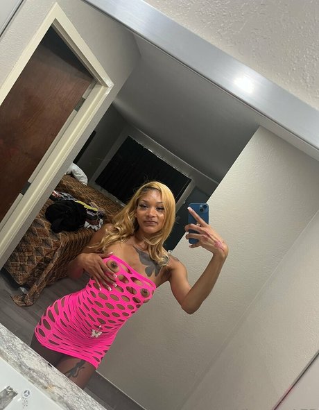 Foto di nudo di fuga di OnlyFans di Kimoraworldwide