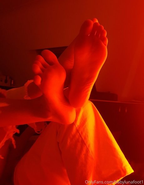 OnlyFans-model Babylunafoot1