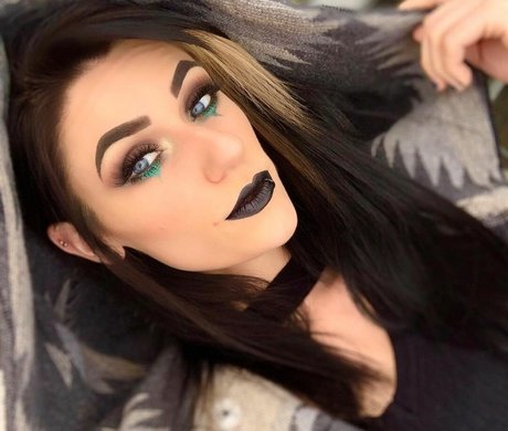 Foto di nudo di fuga di OnlyFans di Alikat Goth Girl