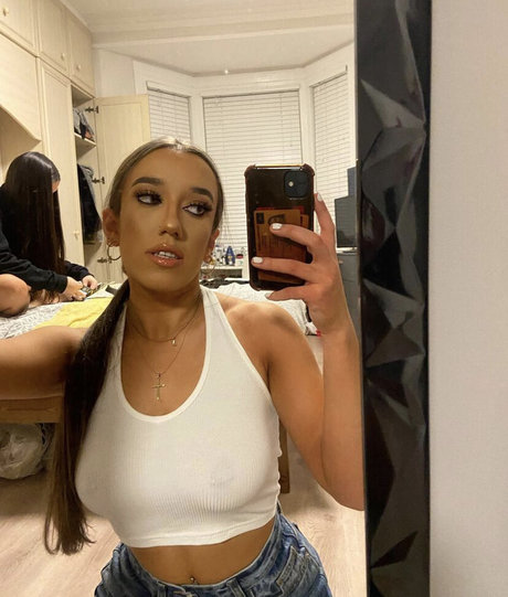 Naken lekkede OnlyFans-bilde av Joanna Davidson