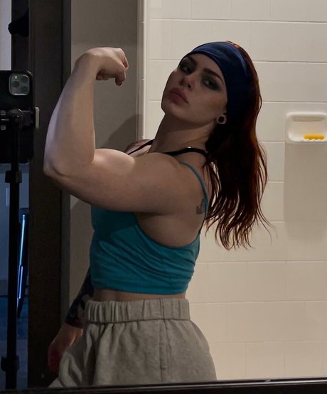 Naken läckt OnlyFans-bild av Ayshia Schisel