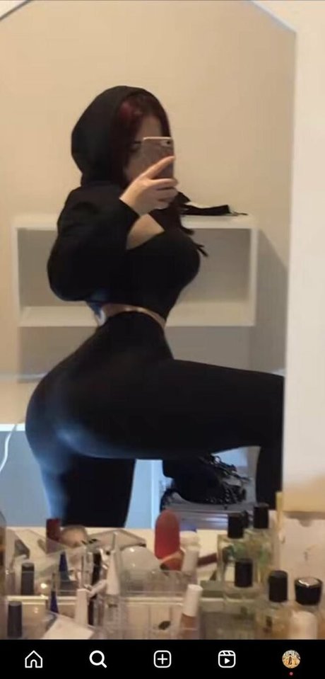 Naakte gelekte OnlyFans-foto van Nehir Sar