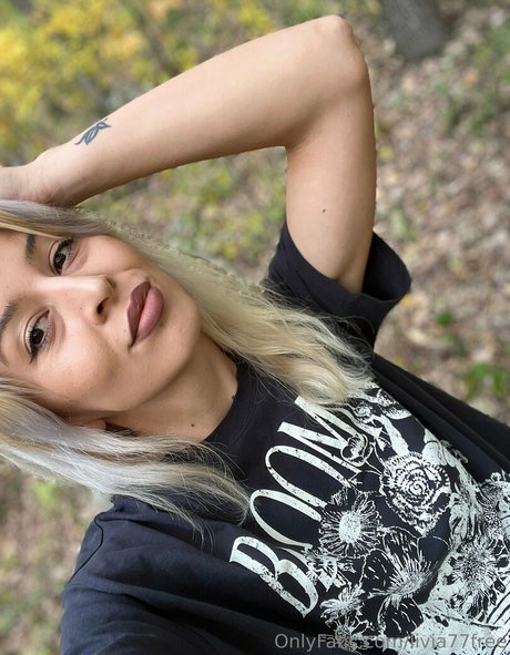 Livia77free OnlyFans泄露裸照