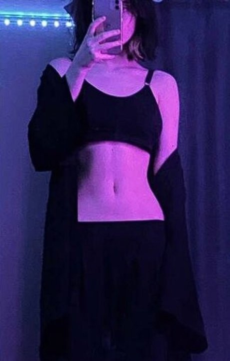 Naken läckt OnlyFans-bild av Guzelija