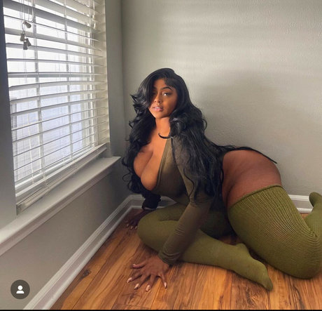 Nacktes geleaktes OnlyFans-Foto von Monaliscandy