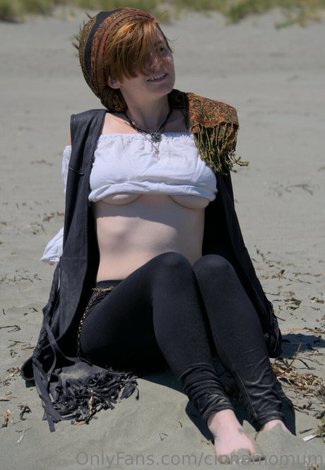 Alasti lekkinud OnlyFans-i pilt Cinnamomum