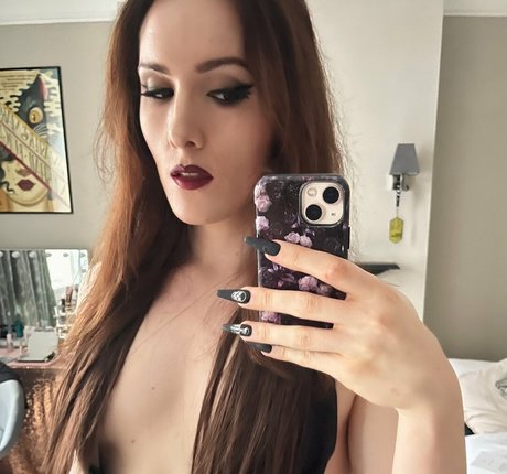 Alasti lekkinud OnlyFans-i pilt Abigail Thorn