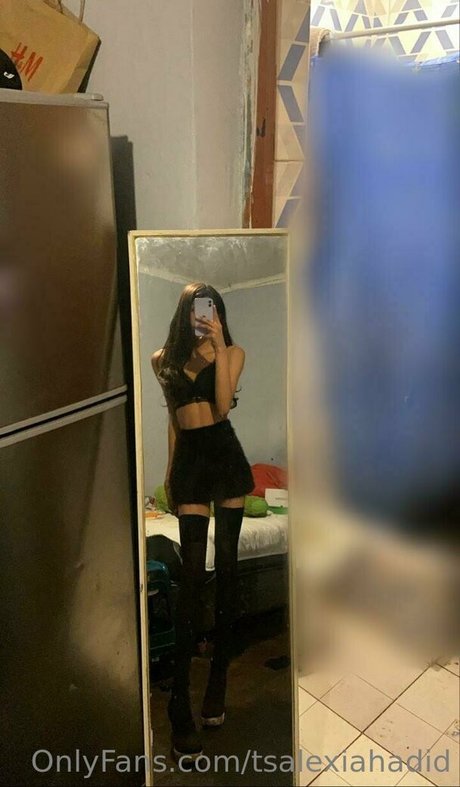 Nacktes geleaktes OnlyFans-Foto von Bellaahadid