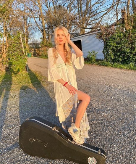 Alasti lekkinud OnlyFans-i pilt Zandi Holup