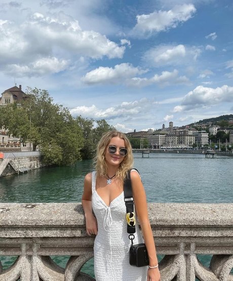 Обнаженная фотография утечки OnlyFans от Maddie Gilmore