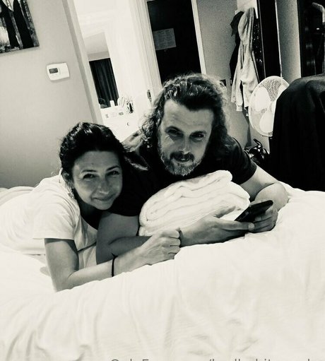 Naakte gelekte OnlyFans-foto van Badhabitcouple