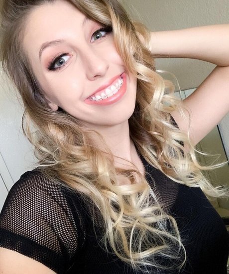 Naken lekkede OnlyFans-bilde av Abigail Cristea