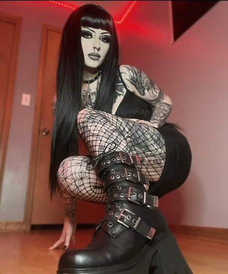 Naken lekkede OnlyFans-bilde av Alyssa Rayn