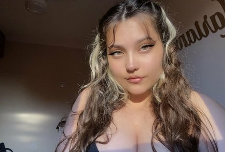 Обнаженная фотография утечки OnlyFans от Red Mariana