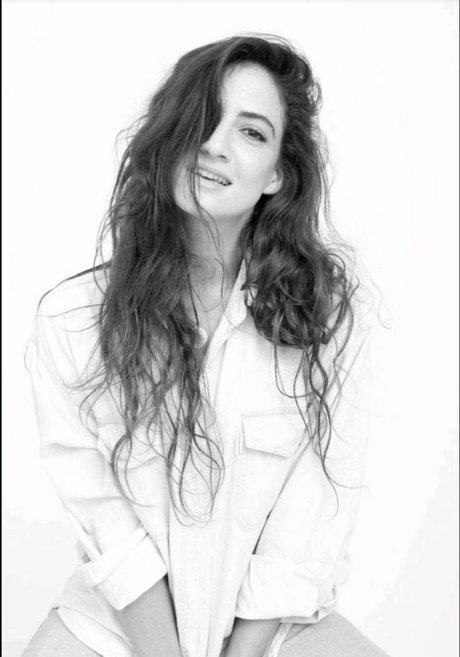 Naakte gelekte OnlyFans-foto van Ronalee Shimon