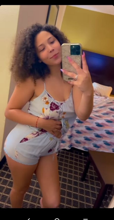 Naken lekkede OnlyFans-bilde av Livyyboo18