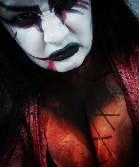 Naakte gelekte OnlyFans-foto van Su Yung