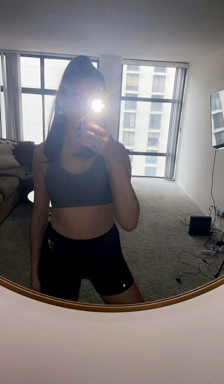 Naken lekkede OnlyFans-bilde av Avaajayde