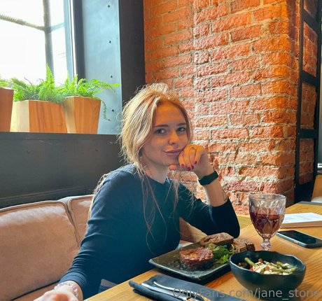 Alasti lekkinud OnlyFans-i pilt Janestone