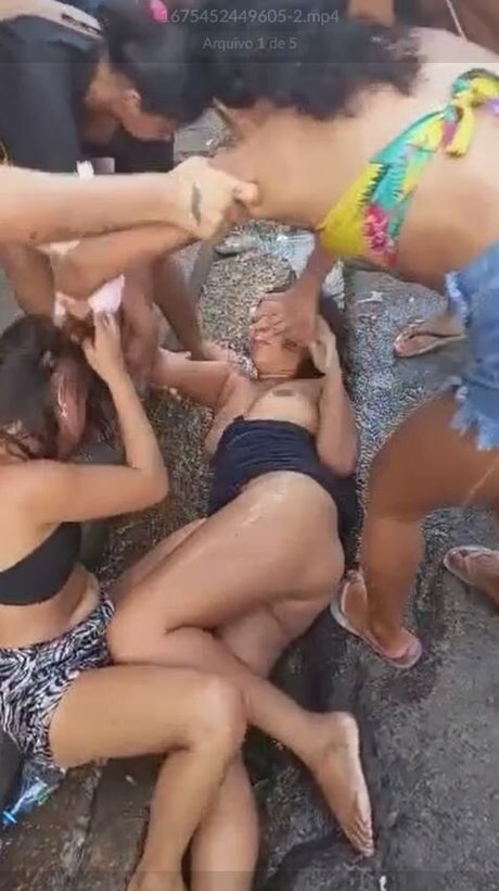 Naken lekkede OnlyFans-bilde av Mulheres Brigando