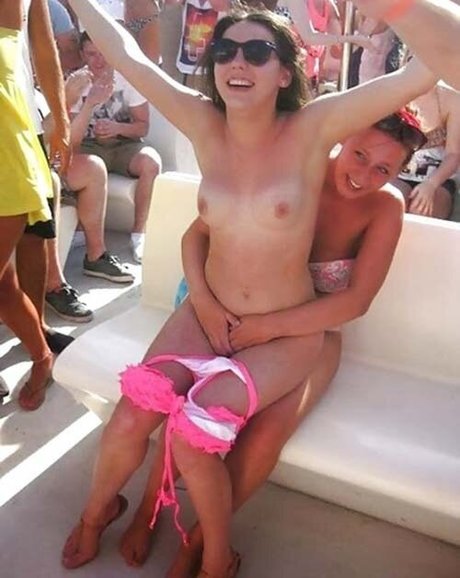 OnlyFans-model Fun In Clubs