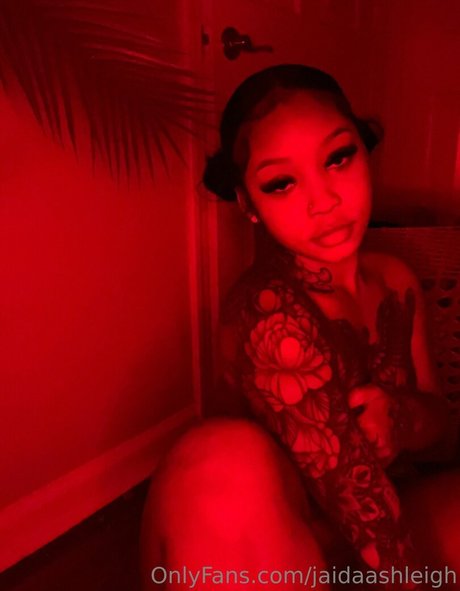 Naakte gelekte OnlyFans-foto van Jaidaashleigh