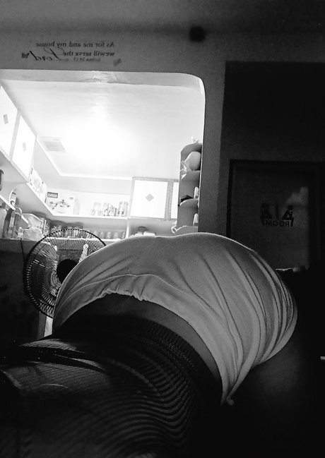 Alasti lekkinud OnlyFans-i pilt Kittylunna