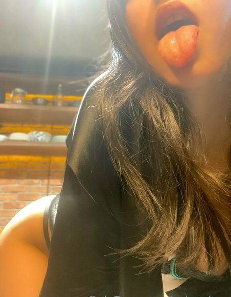 Alasti lekkinud OnlyFans-i pilt Lezizeefree