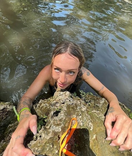 Naakte gelekte OnlyFans-foto van Rachelelizabethx0