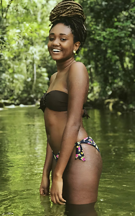 Alasti lekkinud OnlyFans-i pilt Sarah Aline