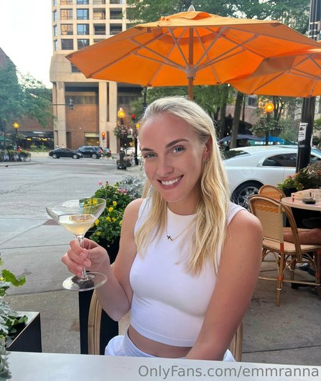Обнаженная фотография утечки OnlyFans от Emmranna