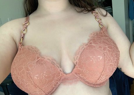 Alasti lekkinud OnlyFans-i pilt Bbyymads