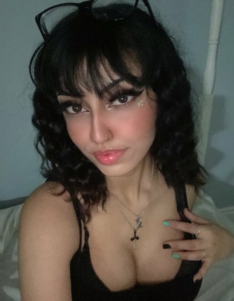 Naken lekkede OnlyFans-bilde av Lilrorivert