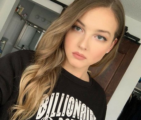 Alasti lekkinud OnlyFans-i pilt Maya V Henry