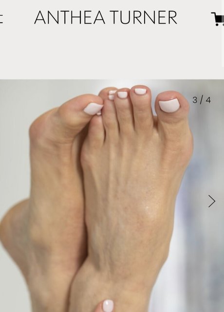 Naken läckt OnlyFans-bild av Anthea Turner