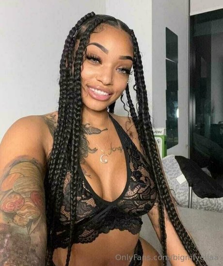 Naken lekkede OnlyFans-bilde av Bigmfyellaa