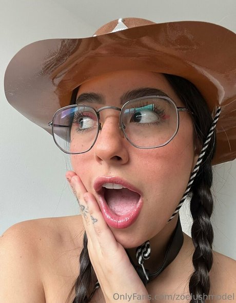 Обнаженная фотография утечки OnlyFans от Zoelushmodel