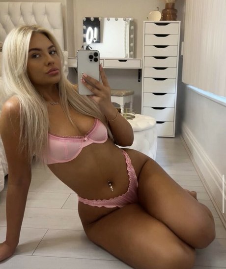 Photo nue de fuite OnlyFans de Hollyhenson