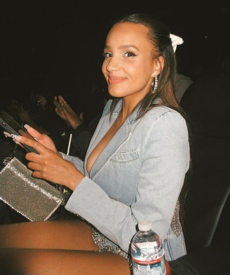 Naakte gelekte OnlyFans-foto van Ashley Nicole Williams