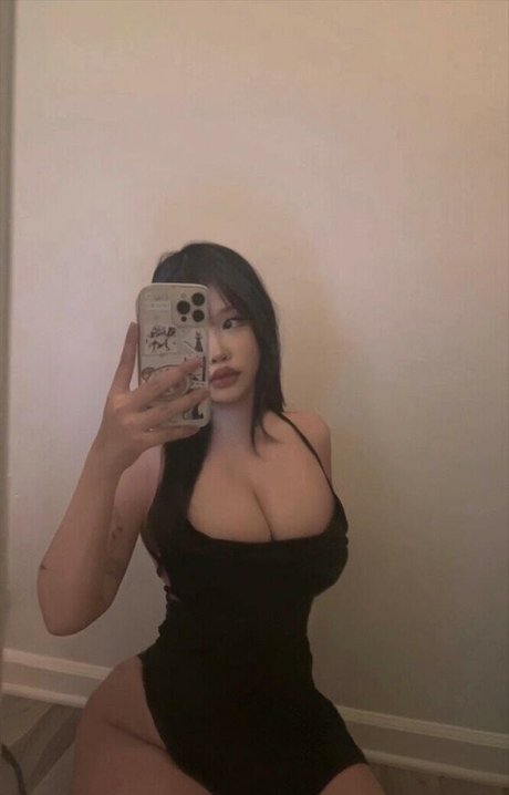 Naken lekkede OnlyFans-bilde av Niyoso