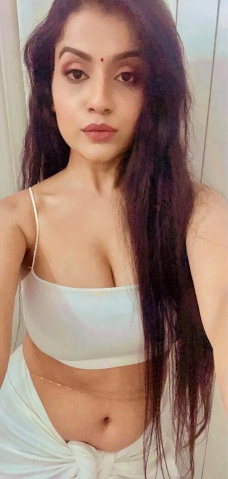Naken lekkede OnlyFans-bilde av Nidhi Chaudhary