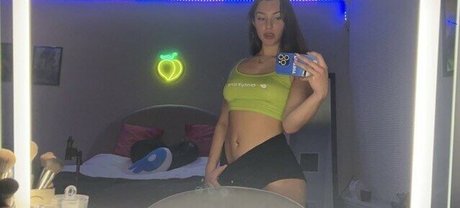 Naken läckt OnlyFans-bild av Peachyyvirgo