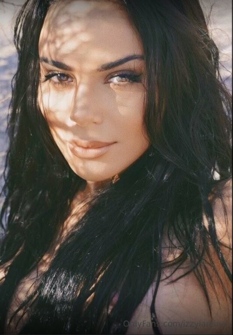 Izzy La Reina OnlyFans泄露裸照